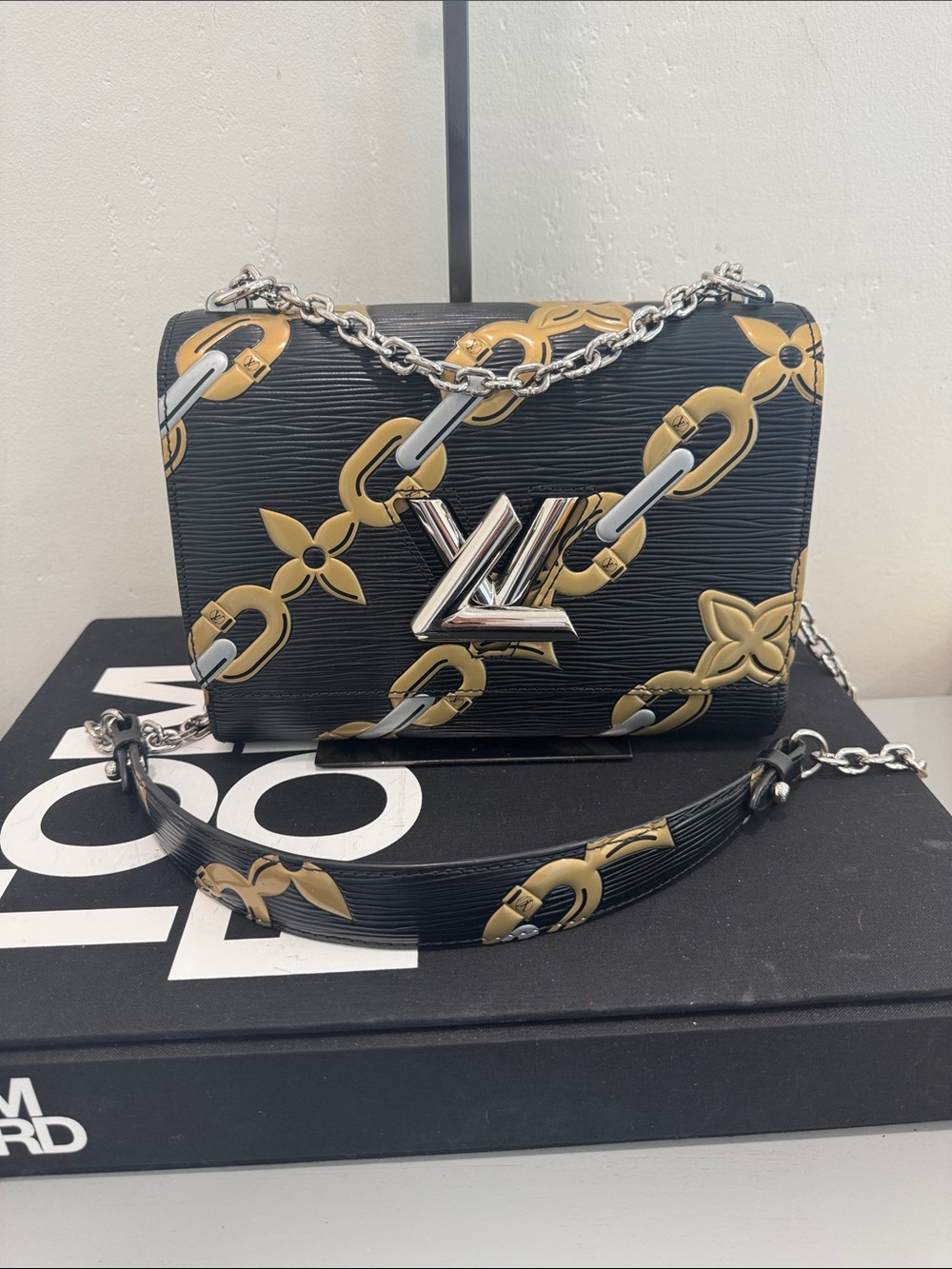 Louis Vuitton Epi Chain Flower Twist Shoulder Bag MM Black
